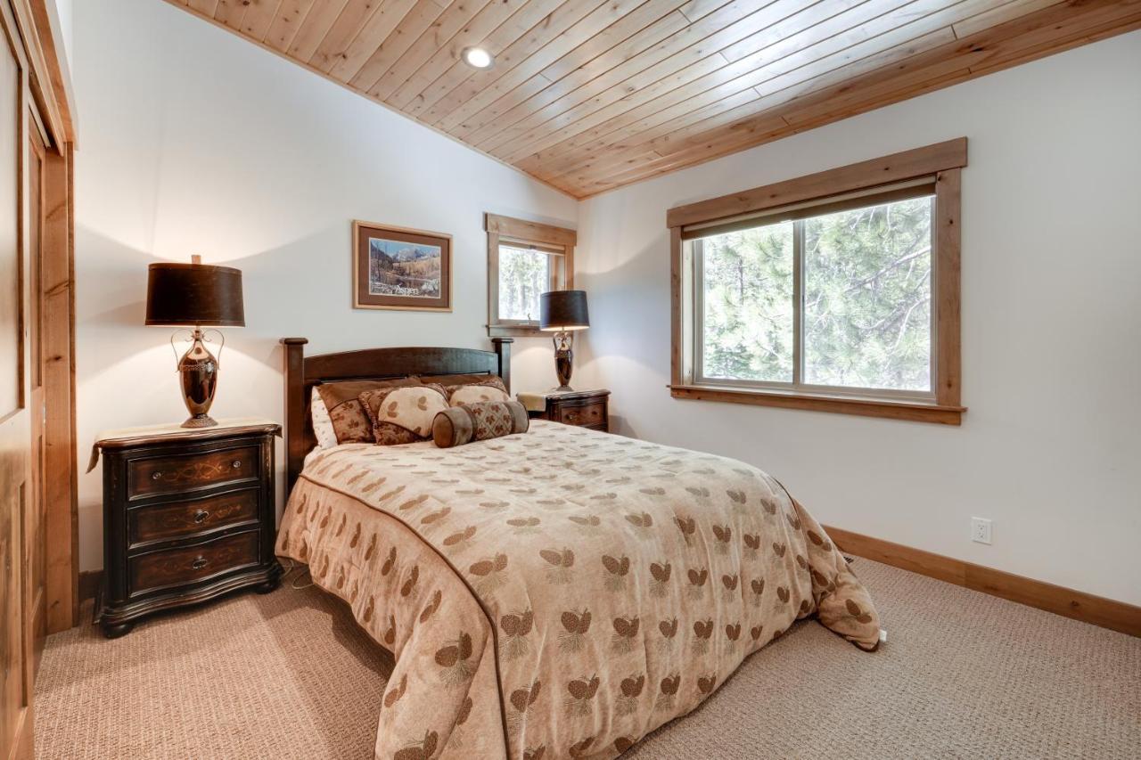 Luxurious Tahoe Donner Home With Golf Course Views! Truckee Exterior photo